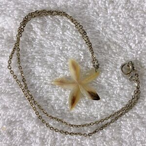 Vintage Mother Of Pearl Shell Pendant Necklace